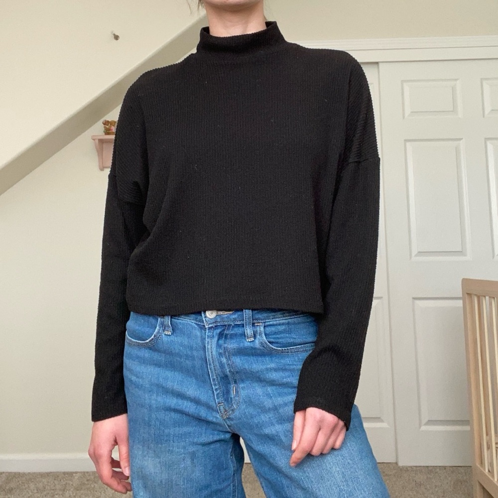 Derek Heart black turtleneck cropped sweater